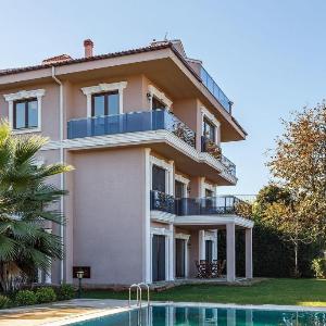 Villa with Private Pool and Garden in Kartepe 5 BR