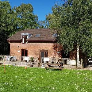 Terraced house BBQ. Pet Friendly. Lulworth Mews