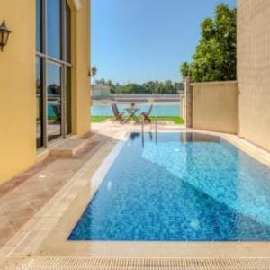 Luxury Beachfront Villa on Palm Jumeirah Island by Deluxe Holiday Homes