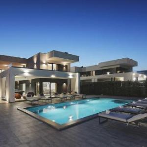 Villa Ula in Pula with heated pool sauna & private tennis court