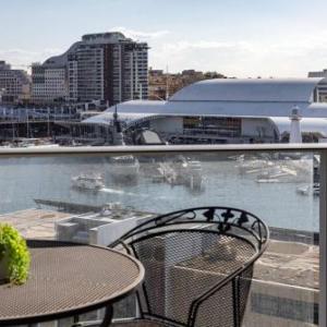 Modern Harbourside Apartment With A View