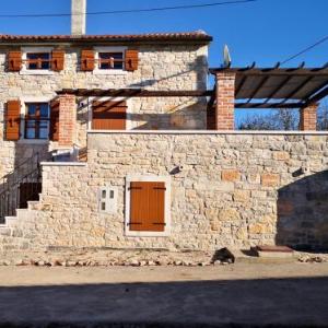 Apartment Paulina in a Stone House