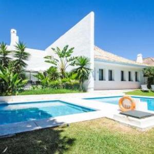 ELEGANT 4 BEDROOM VILLA 34121802 IN A CLOSED RESORT 2nd LINE BEACH WITH 2 PRIVATE POOLS PUERTO BANUS MARBELLA