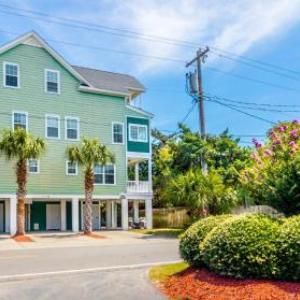 Southern Sandbox - Short Walk to Beach 5 Bedroom 4.75 Bathroom Sleeps 18