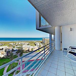New Listing! Posh Condo With Pool - Steps To Beach Condo