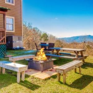 Breathtaking View Hot Tub Free Tickets Fire Pit WIFI!!!