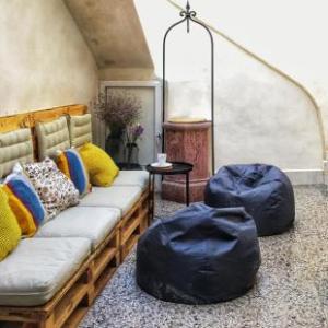 Hostel Numero Trece - Private Capsule Deds - Albergue Juvenil - FREE towels coffee & tea remote check-in