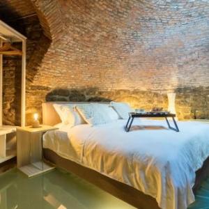 Ice Queen Chamber by Rent All Como