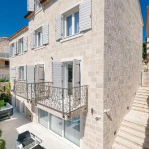 Luxury villa Gariful with jacuzzi in center of Hvar