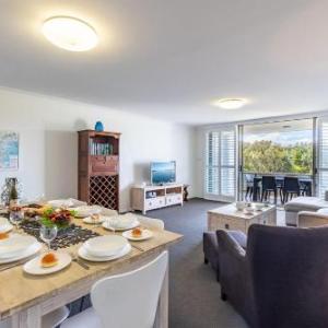 The Dunes15 fabulous unit with pool tennis court and across the road to the beach