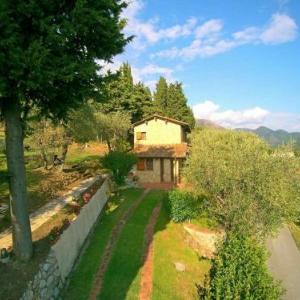 Corsanico-Bargecchia Villa Sleeps 4 with WiFi