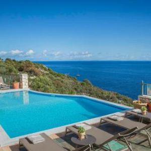 Anninata Villa Sleeps 8 with Pool Air Con and WiFi