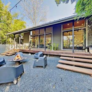 Modern Escape with Firepit - 2 Blocks to Dining home