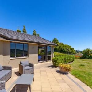 Scenic Solitude - Wake up to Lake and Mountain Views!