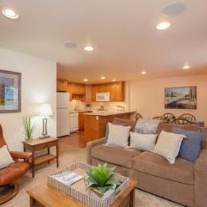 Comfort & Location - 2 BR 2BA - Steps to Town