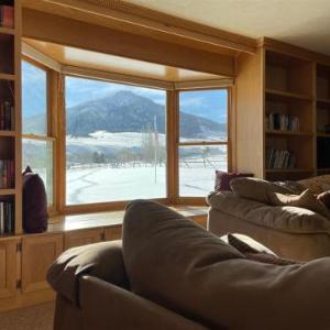 Dog Friendly Elk Ridge with Hot Tub by AAA Red Lodge Rentals