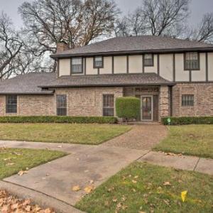 Family-Friendly Home with Pool Table and Grill!