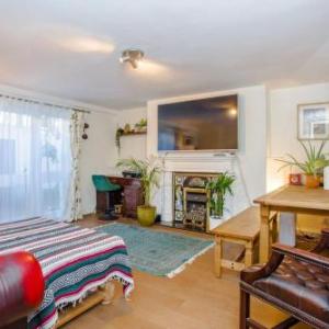 Stylish 2 bed flat in Central London w garden