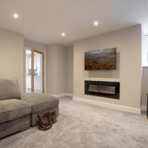 The Hideaway with Cosy Fireplace by LetMeStay