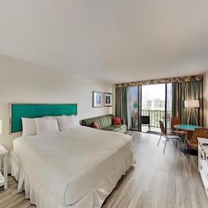 Aqua Palms Waikiki - Inviting Studio - Walk to Beach Hotel Room