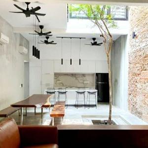 Luxurious Shophouse 7 ensuite rooms in Core Zone