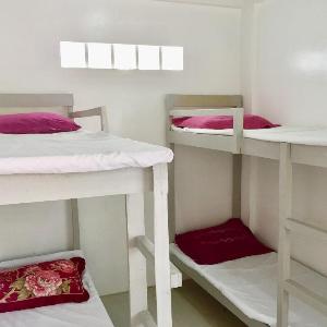 Floros Place Affordable Room 2 with Aircon