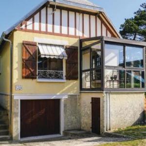 Beautiful home in Hauteville-sur-Mer w/ WiFi and 3 Bedrooms