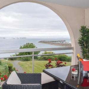 Amazing apartment in Saint Quay Portrieux w/ WiFi and 3 Bedrooms