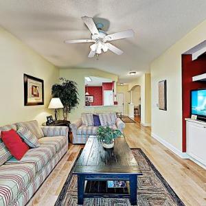 Exclusive Greenbriar Condo With Golf & Beach Shuttle Condo