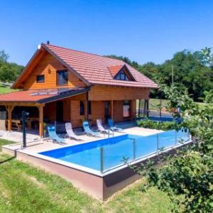 Amazing home in Grkavescak w/ Outdoor swimming pool Jacuzzi and 3 Bedrooms