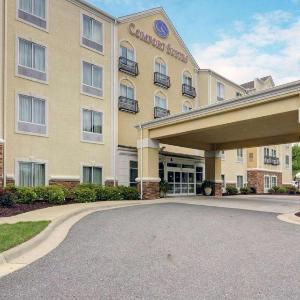 Comfort Suites near Hot Springs Park