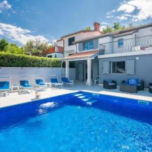 Amazing home in Dobrinj w/ Outdoor swimming pool and 4 Bedrooms