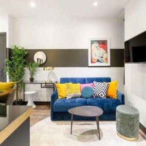 Chic flat near Eiffel Tower by GuestReady