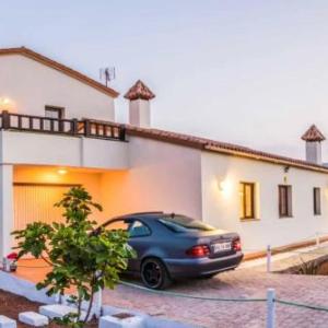 House with 3 bedrooms in La Oliva with wonderful mountain view enclosed garden and WiFi 8 km from the beach