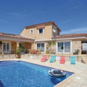 Stunning home in Saint-Gilles w/ WiFi 5 Bedrooms and Outdoor swimming pool