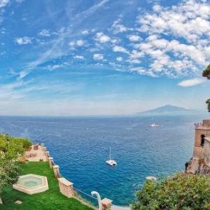 Sorrento Villa Sleeps 9 Air Con WiFi