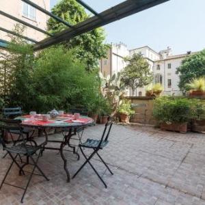 Charming apartment with private terrace at via Giulia