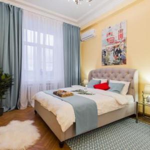 GMApartments Stalin's Skyscrapper with samovar