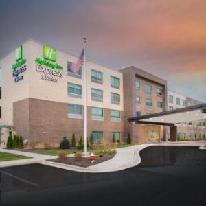 Holiday Inn Express & Suites Brevard - City Center