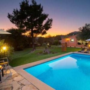 Pollenca Villa Sleeps 6 Pool Air Con WiFi