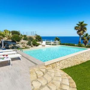 Plemmirio Villa Sleeps 4 Pool Air Con WiFi