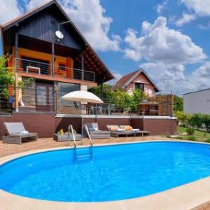 Awesome home in Sveti Ivan Zelina w/ Outdoor swimming pool Jacuzzi and 2 Bedrooms