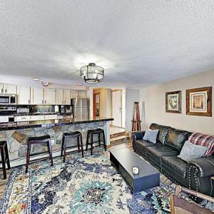 New Listing! Stylish Updated Ski Condo with Hot Tubs condo