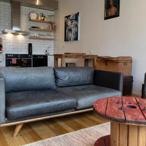 Stylish 3-bed Unit in the Heart of Melbourne CBD!