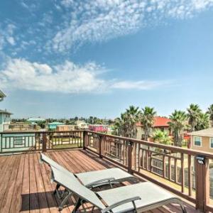 Surfside Retreat Steps to Beach and Local Eats!