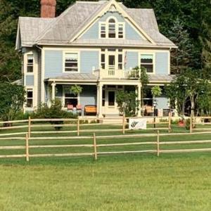 Laurel River Club Bed & Breakfast or LRCBNB