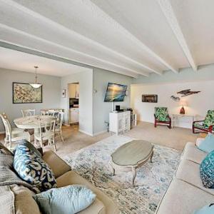 Updated Tiburon Condo - Balcony Pool & Tennis condo