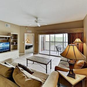 Dual-Suite Lake-View Escape - Mins to Disney World condo