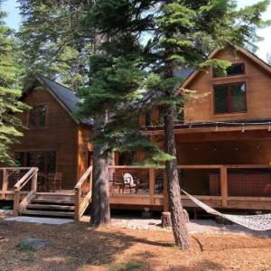 Dakota by AvantStay - Tahoe Paradise! Private Beach Access w Hot Tub