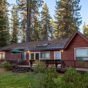 Tennenbaum by AvantStay - Classic Cabin in Tahoe Vista - Walk to the Beach!